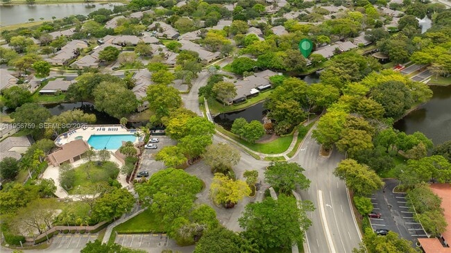 Building Photo - 9360 Chelsea Dr S