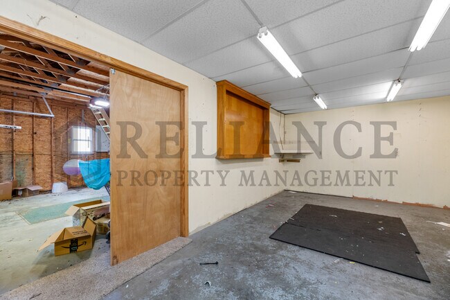 Building Photo - 418 N Florence St