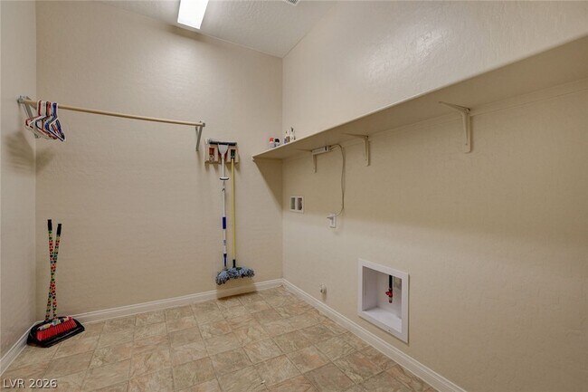 Building Photo - 484 Punto Vallata Dr