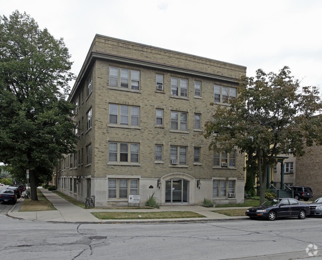 1303 N Cass St - 1303 Cass