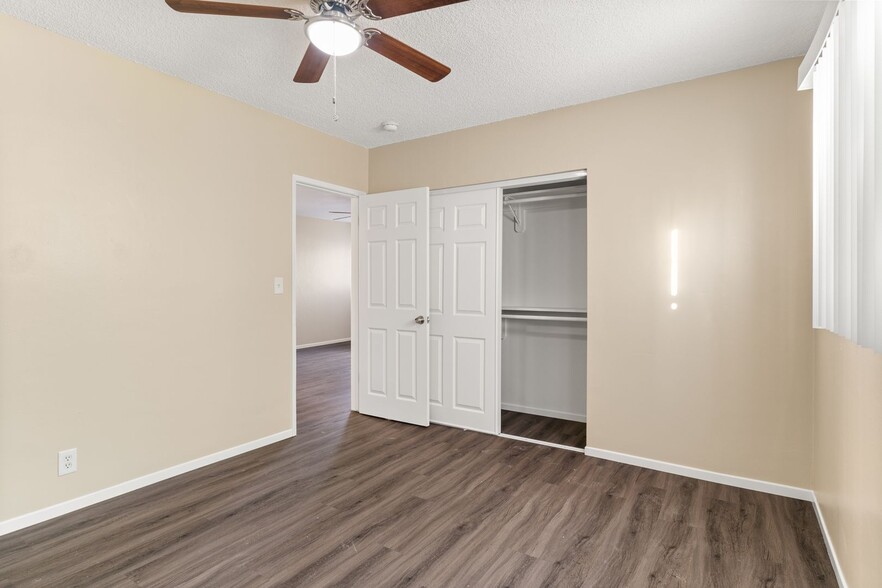Building Photo - 811 Gardenia Ave