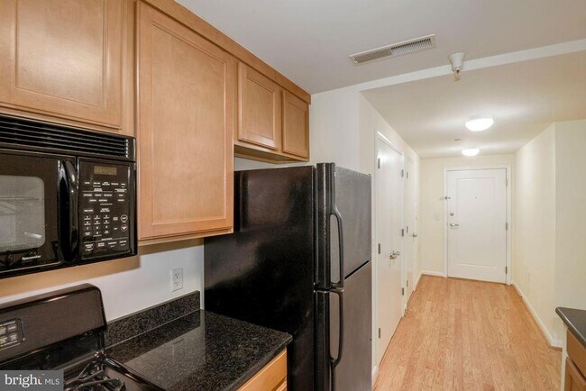 Building Photo - 355 I St SW