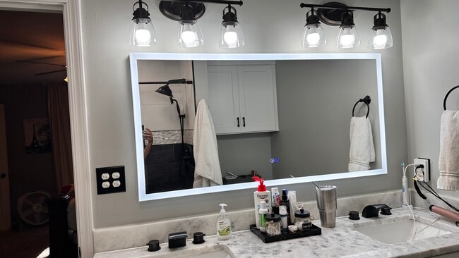 Building Photo - 6718 Deep Creek Dr