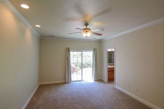 Building Photo - 4 Bedroom Mary Lake Home on Cul-De-Sac