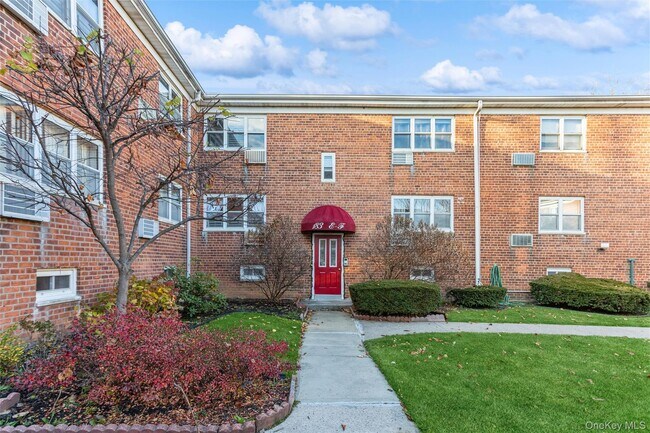 Building Photo - 183 Drake Ave