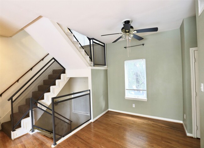 Building Photo - 404 Rosalie St
