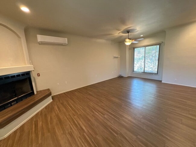 Building Photo - 9731 E Kleindale Rd