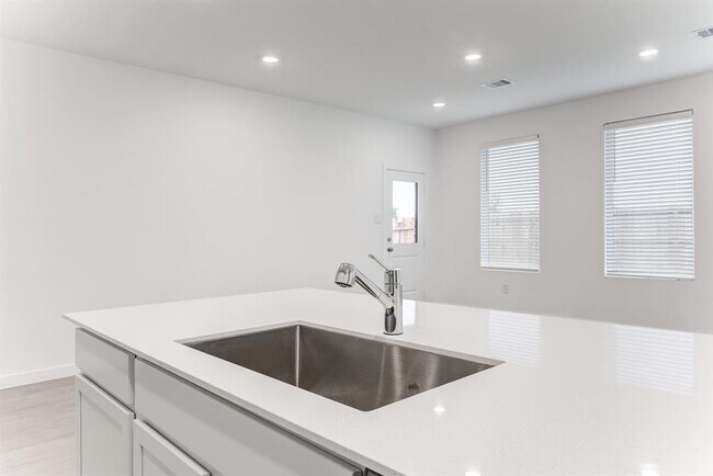 Building Photo - 16542 Texas Palmetto Wy