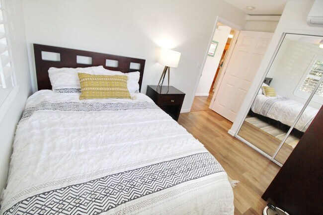 Building Photo - Nicely Remodeled and Completely Unfurnishe...
