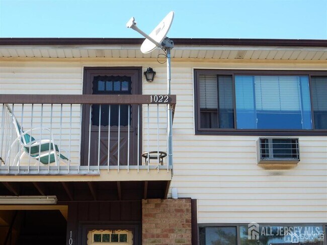 Building Photo - 1022 Cricket Ln