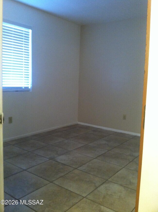Building Photo - 6625 E Golf Links Rd