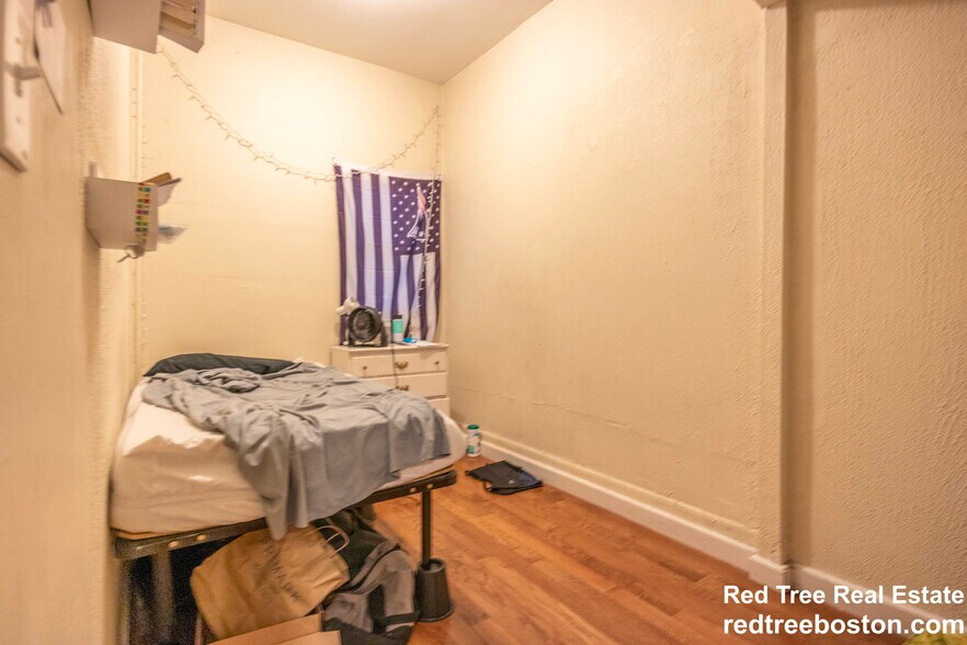 Building Photo - 28 Monmouth St