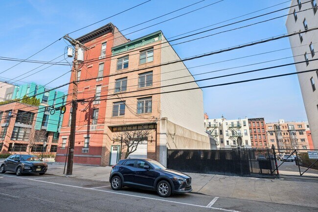 Building Photo - 331 Jefferson St