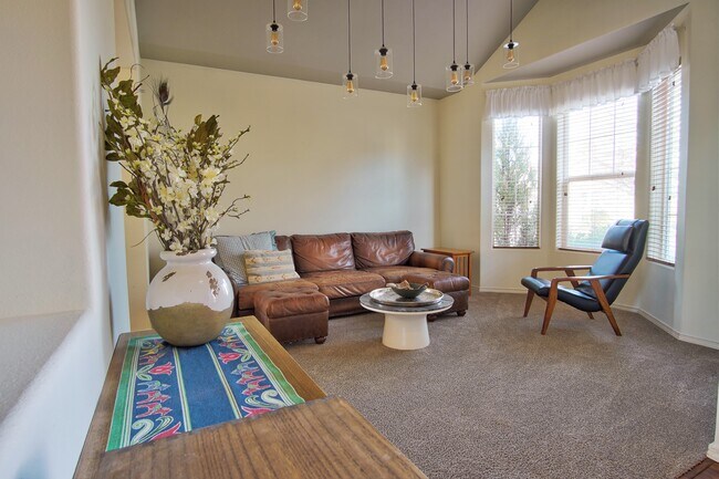 Building Photo - 2727 Crater Ln