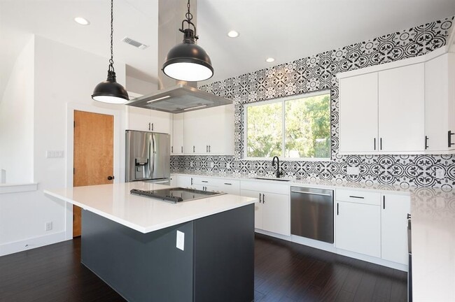 Building Photo - 2650 Crazyhorse Pass