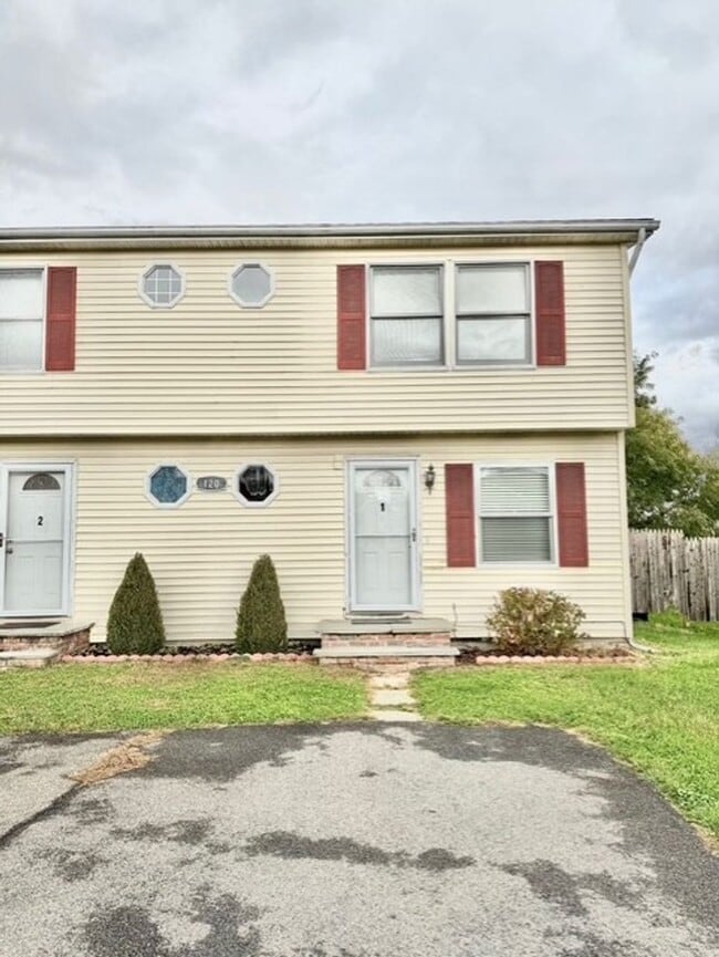 Building Photo - 120 Hinsdale St