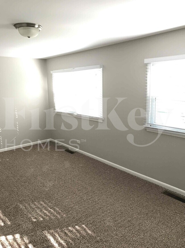 Building Photo - 17621 Grandview Dr