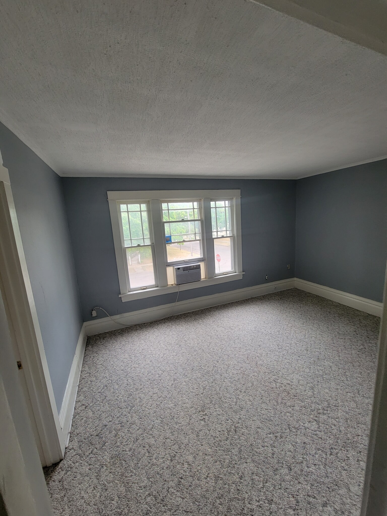 Building Photo - 739 13th Ave S