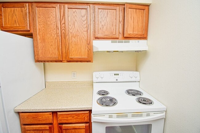 Building Photo - 200 Daniels Dr