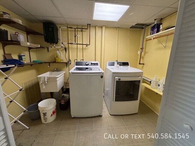 Building Photo - 3776 Kenwick Trail