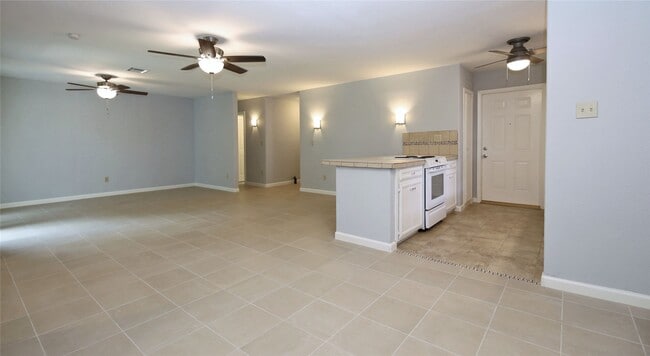 Building Photo - 2806 Bluebonnet St