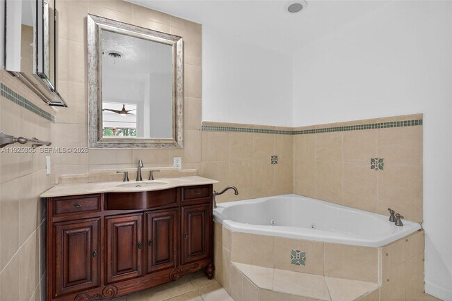 Building Photo - 4060 NE 26th Ave