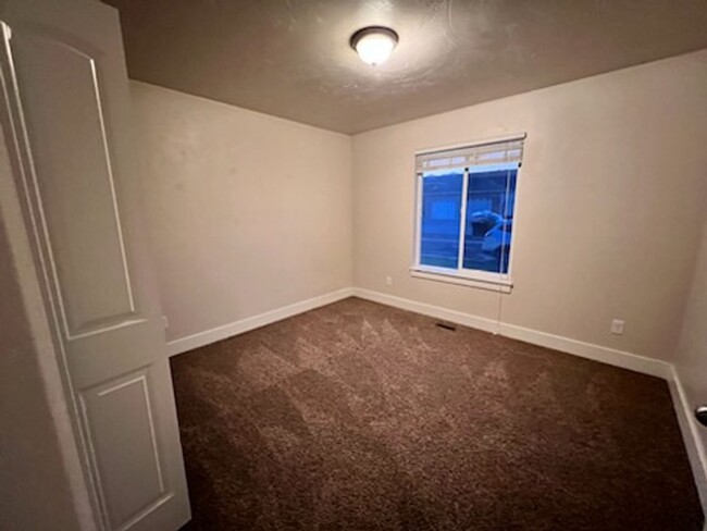 Building Photo - Beautiful 3 bed in Golf Course community