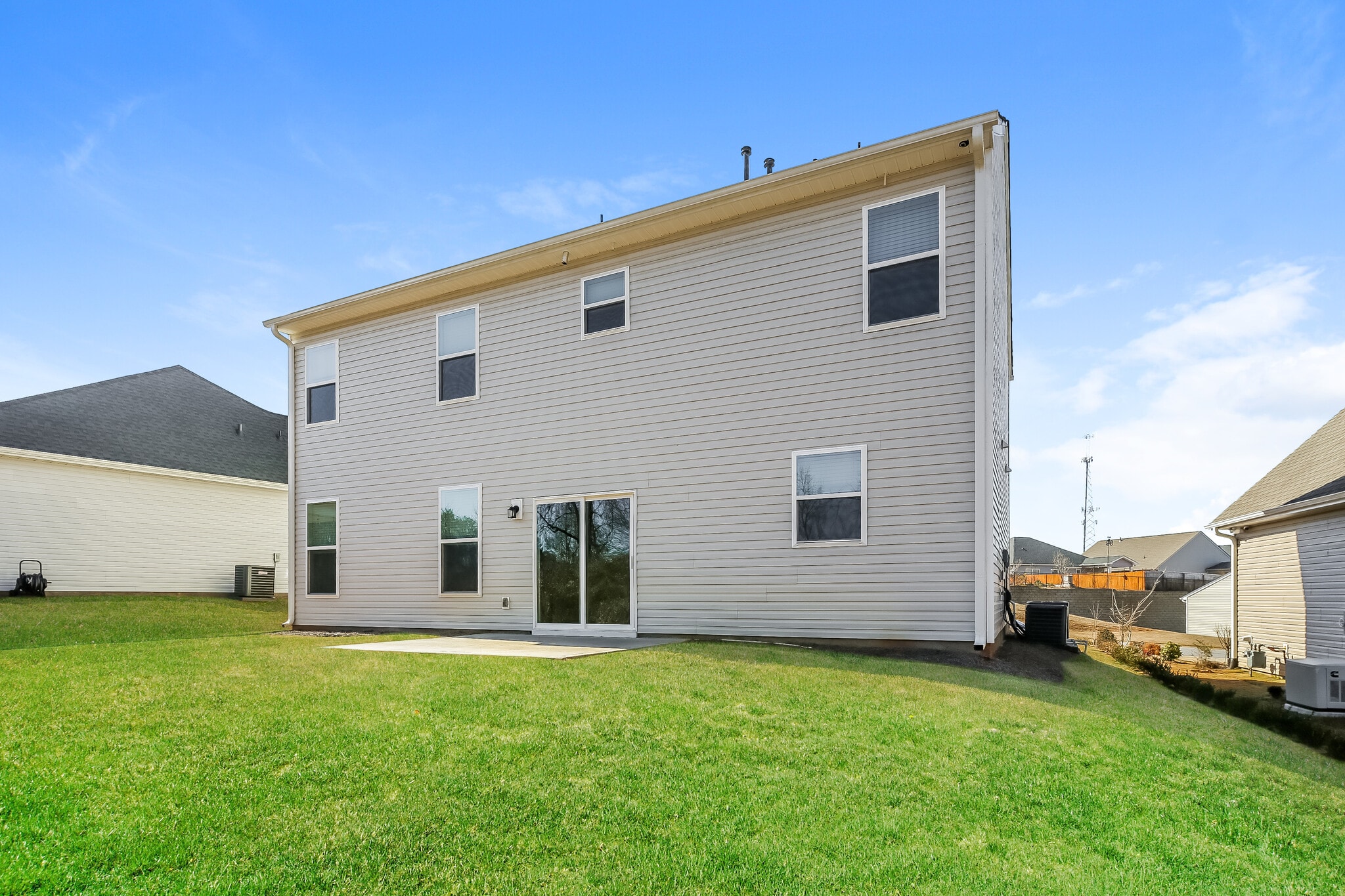 Building Photo - 332 White Peach Wy