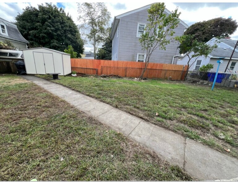 Building Photo - 185 Brownell St