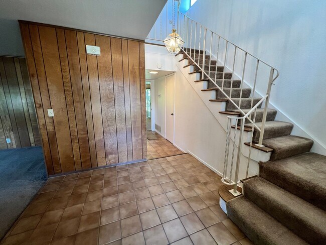 Building Photo - Spacious Home in Wonderful Davis Neighborhood!
