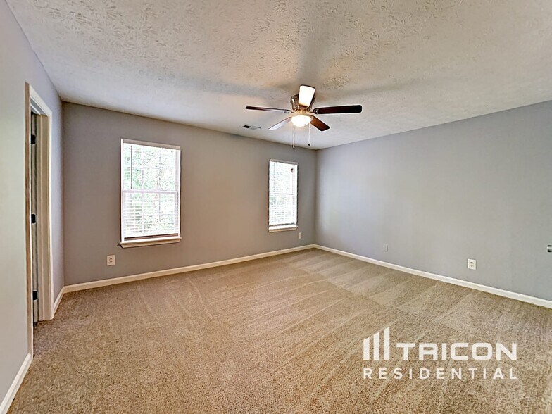 Building Photo - 303 Mephisto Cir