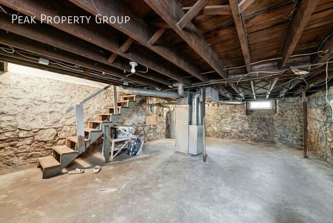 Building Photo - 396 E Northwood Ave