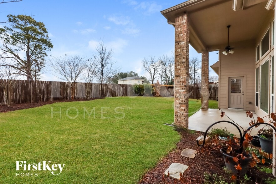 Building Photo - 2807 Angela Way Dr