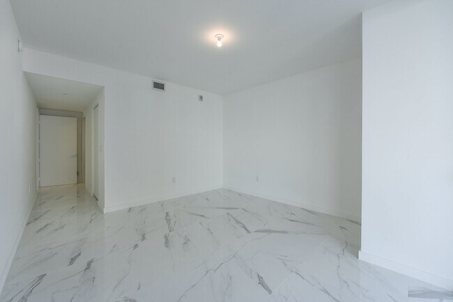 Building Photo - 488 NE 18th St