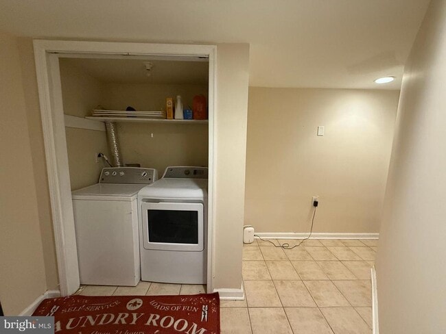 Building Photo - 2208 Vermont Ave