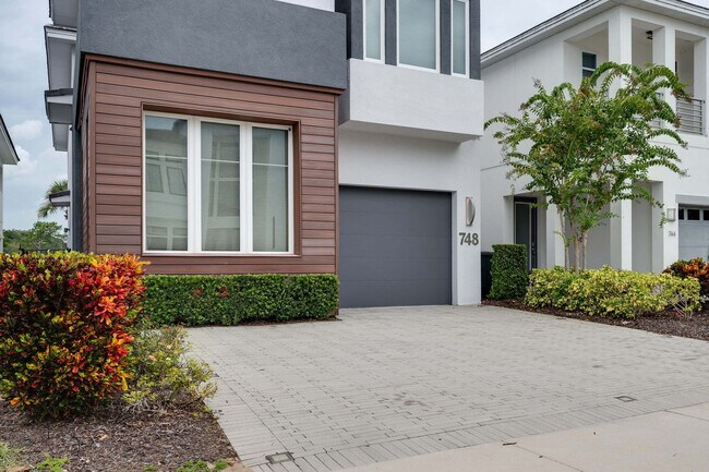 Building Photo - 748 Desert Mountain Ct