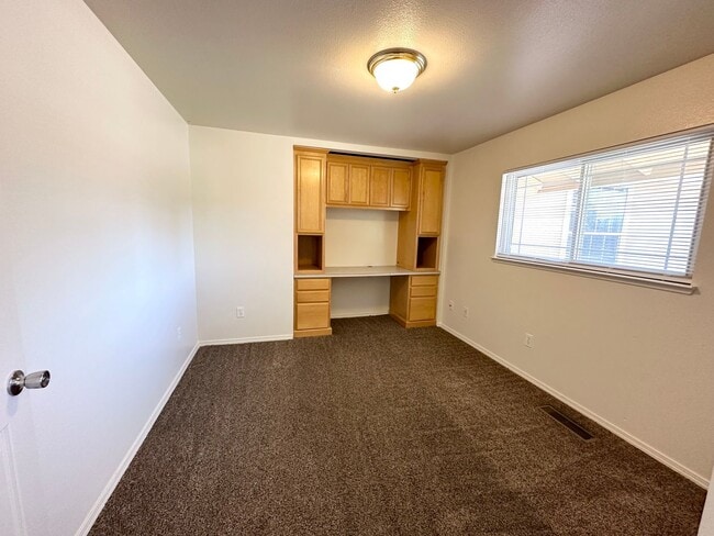 Building Photo - 404 Bramble Ct