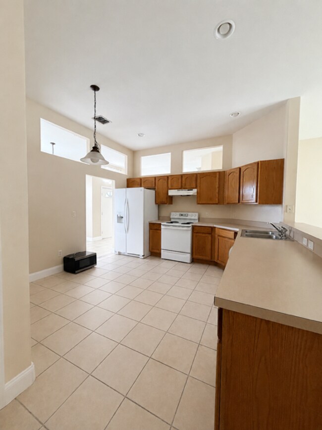 Building Photo - LOTS OF ROOM IN THIS CUTE 3/2 HOME IN CLERMONT!