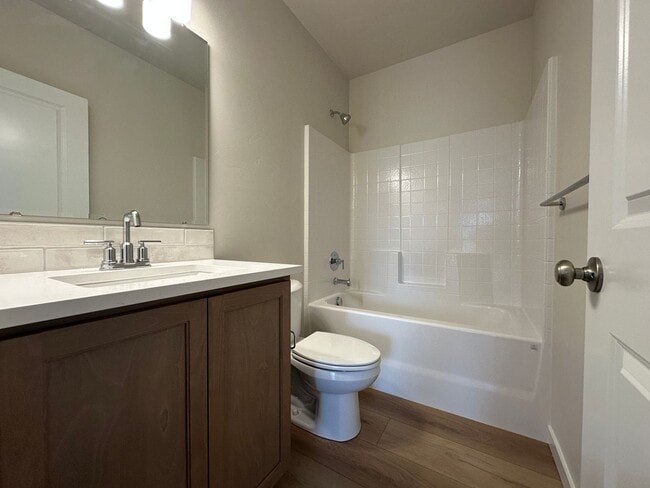 Building Photo - 3bed, 2bath 1,201sq.ft. 2car garage home in Shadow Glen Subdivision - Caldwell