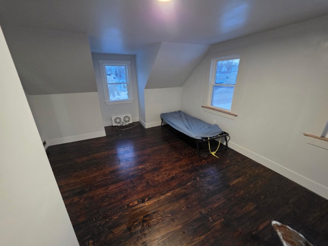 Building Photo - 134 School St