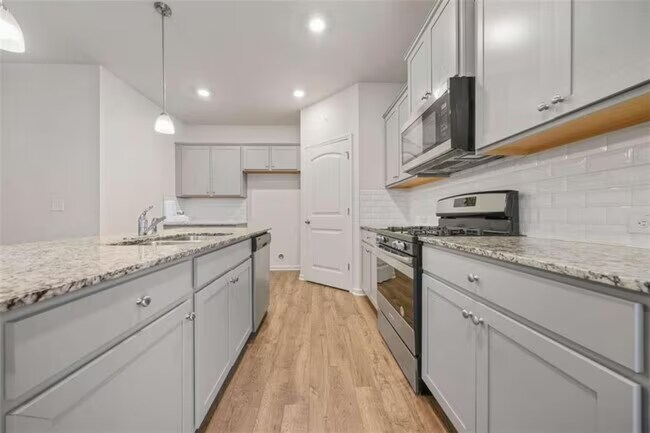 Building Photo - 826 Bentley Dr