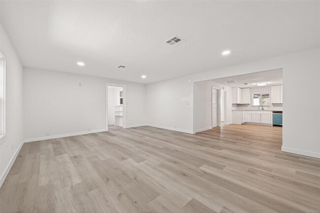 Building Photo - 815 Brooks Ave