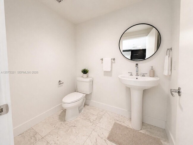 Building Photo - 900 Biscayne Blvd