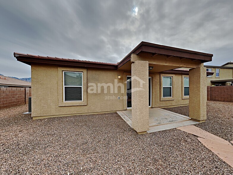 Building Photo - 3631 E Foxtrotter Rd