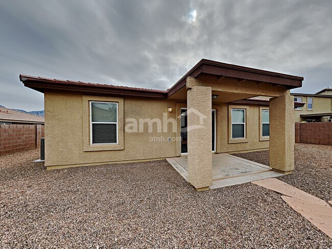 Building Photo - 3631 E Foxtrotter Rd