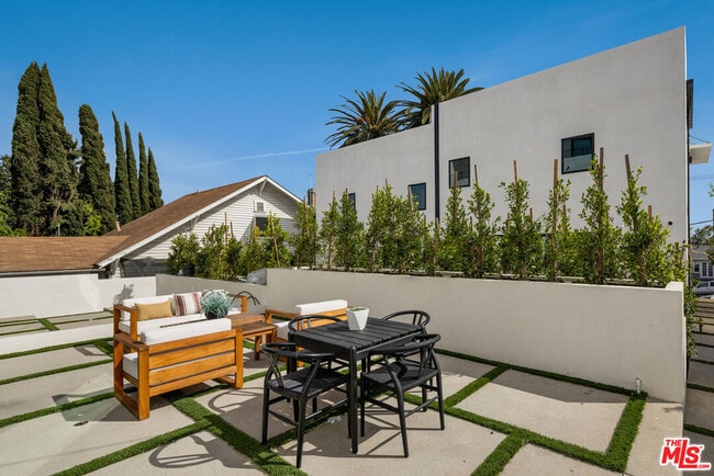 Building Photo - 1247 1/2 W Bellevue Ave