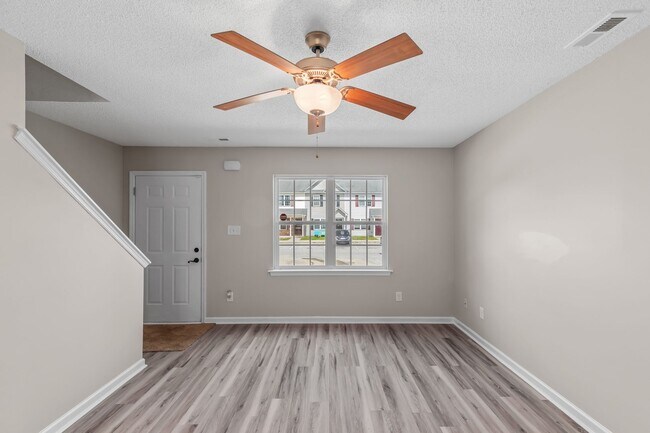 Building Photo - Charming 2-Bedroom 2.5-Bathroom Townhouse with Fenced Yard