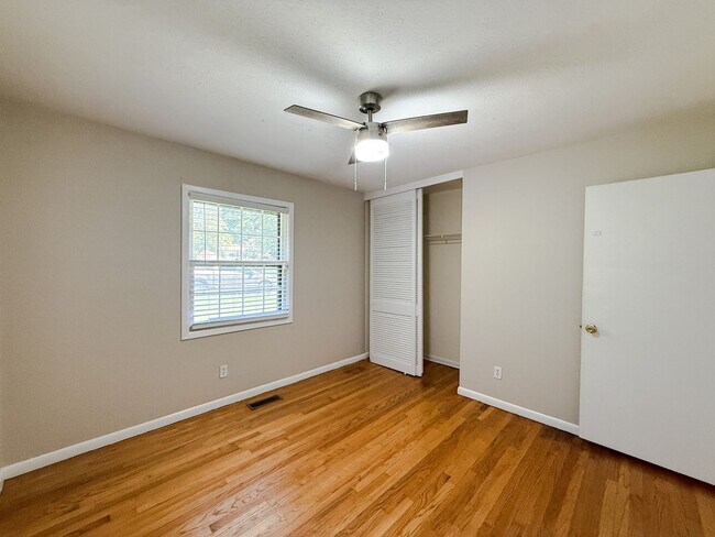 Building Photo - 7220 Ainsley St