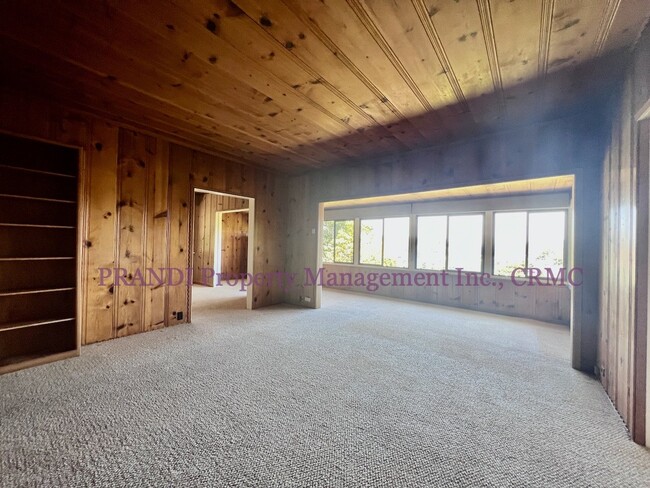 Building Photo - "Charming 2-Bedroom Retreat in San Anselmo...