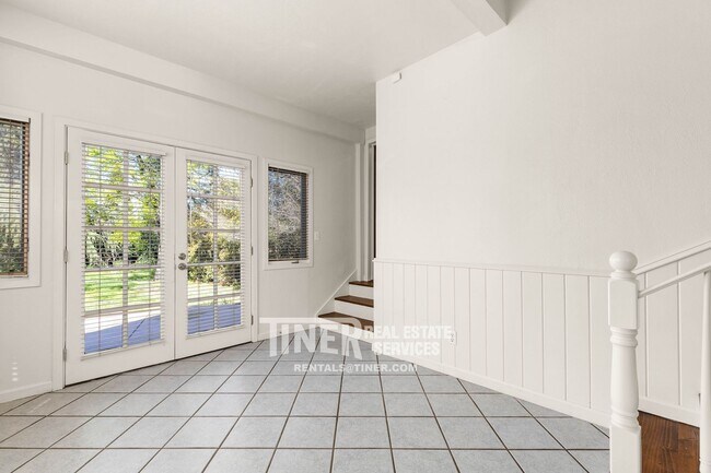 Building Photo - Fair Oaks Village Charmer